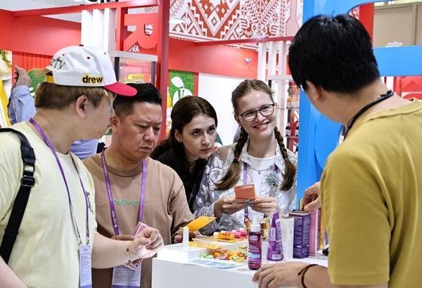 九八策略 关税风暴下，广交会如何“会”聚外贸信心